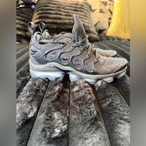 Nike Air VaporMax Plus – Women’s Size 7